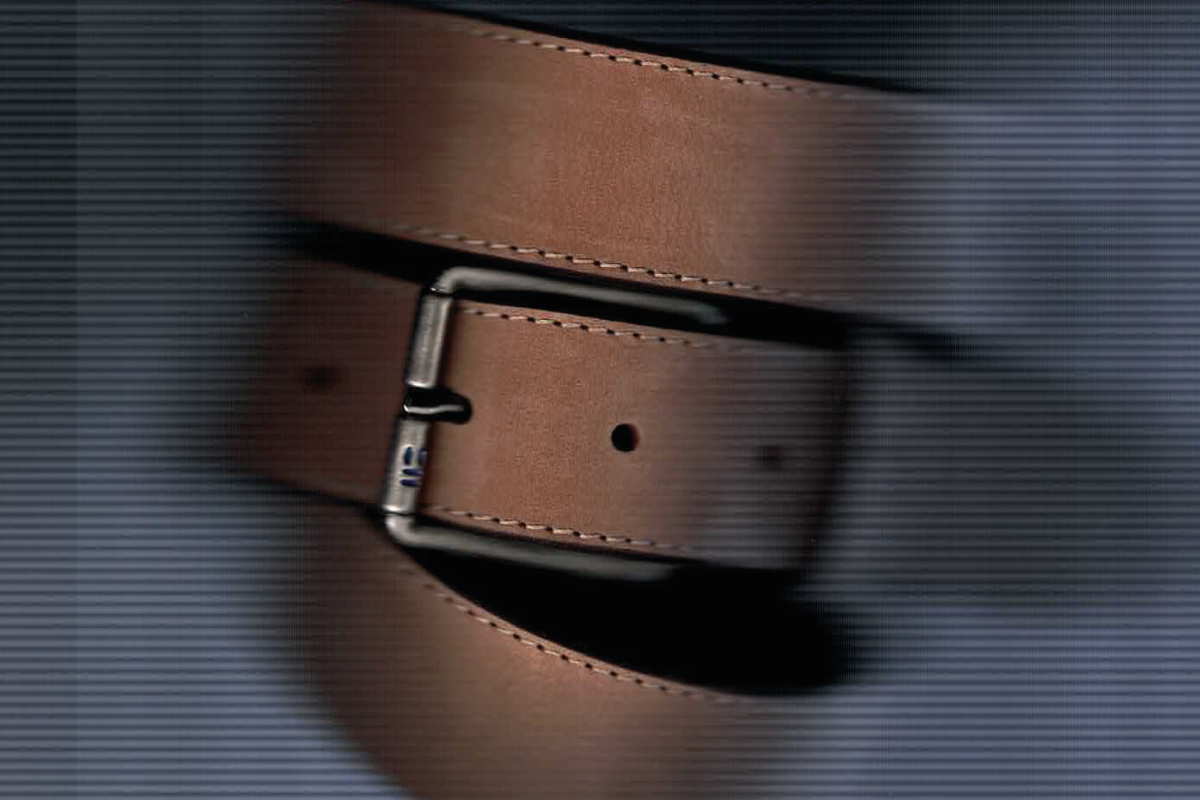 para que lado se pone el cinturón de hombre