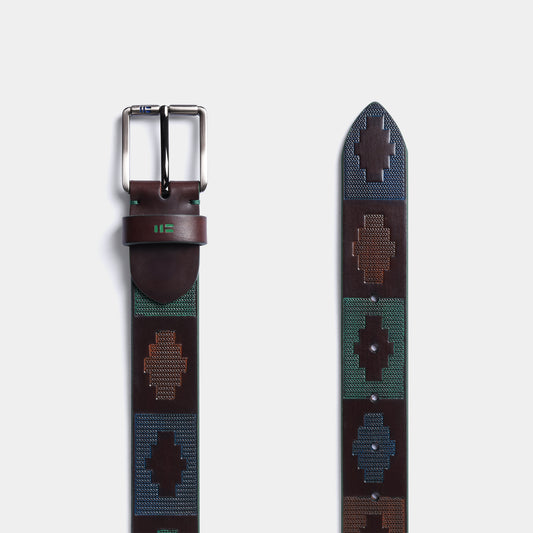 Cinturón grabado en piel de vacuno